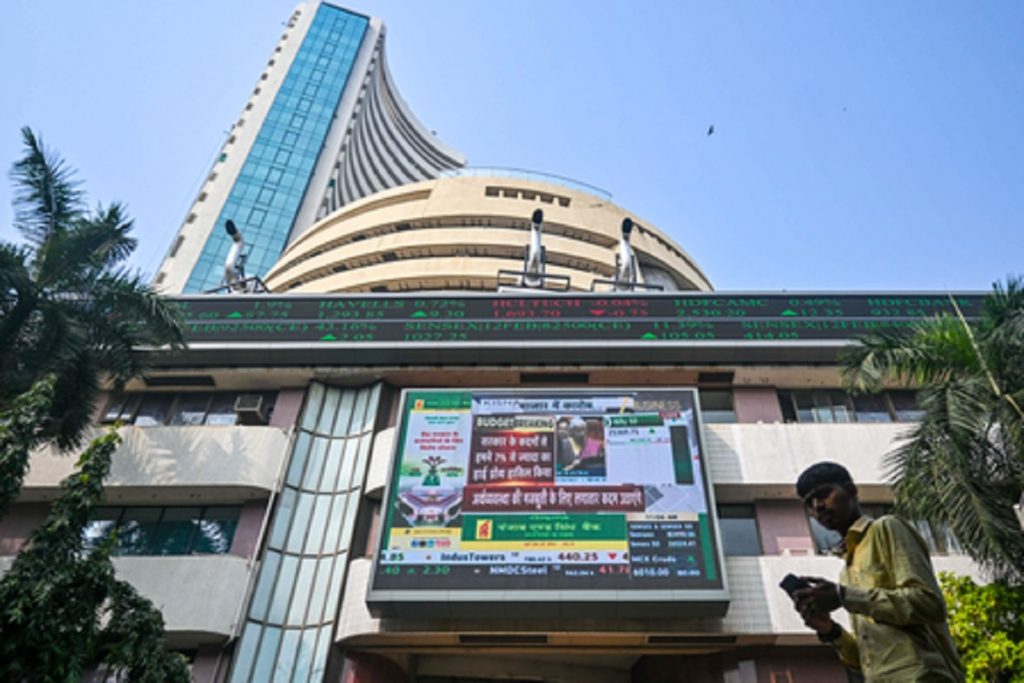 मध्यपूर्व तनाव से शेयर बाजार धड़ाम, सेंसेक्स 1048 अंक लुढ़का!