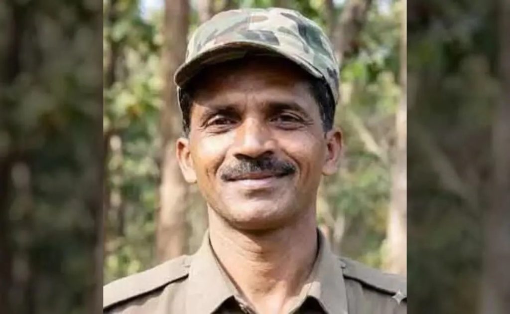 दो विधायकों की हत्या का आरोपी सुरेश समेत नौ नक्सलियों का आत्मसमर्पण