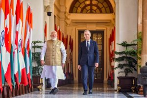 PM-Modi-Mark-Carney-talks-defence-cooperation-and-trade-targets-set!