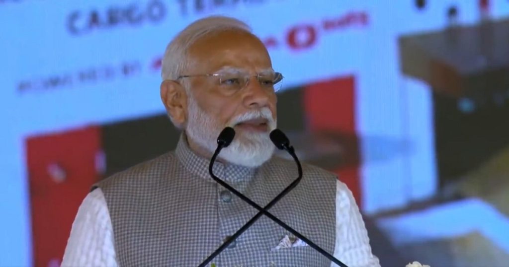 प्रधानमंत्री ने सराहा भारत में E20 का जोर; इथेनॉल ब्लेंडिंग से घटेगा तेल आयात