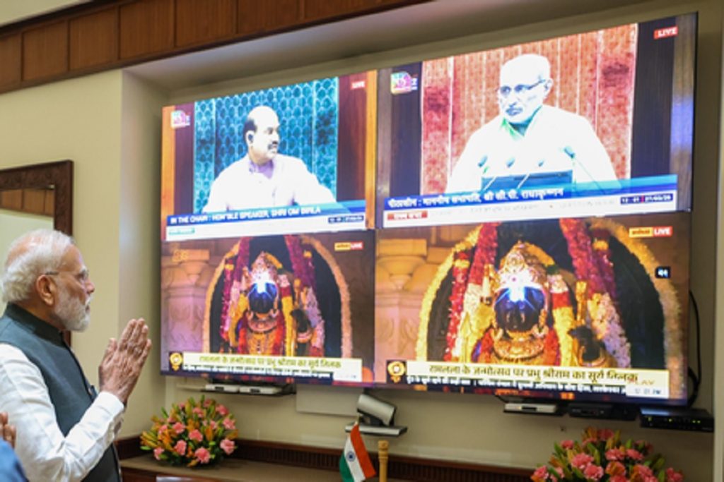 रामनवमी पर रामलला का सूर्य तिलक, पीएम मोदी बने साक्षी!