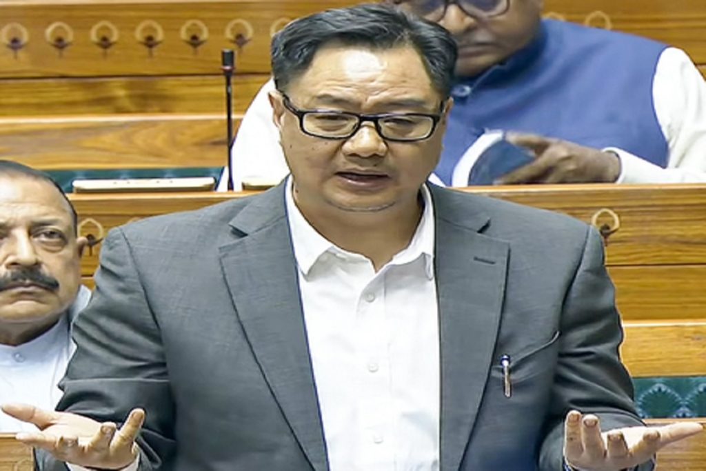 लोकसभा में कांग्रेस के हंगामे पर रिजिजू का तंज, क्या देश का एक ही महाराजा है!