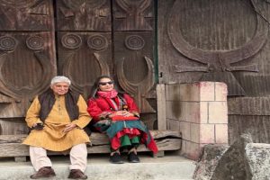 Shabana-Azmi-Shares-a-Beautiful-Photo-with-Javed-Akhtar-from-Their-Kohima-Trip!
