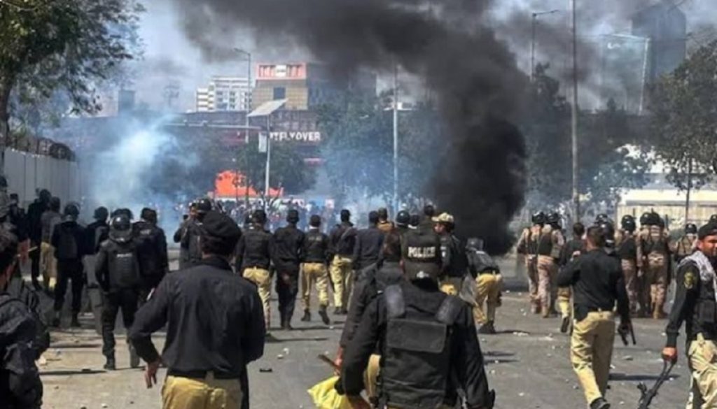 खामनेई की मौत पर शिया मुसलमानों के पाकिस्तान में दंगे, 23 की मौत