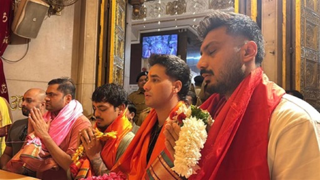 सेमीफाइनल से पहले सिद्धिविनायक मंदिर पहुंचे भारतीय खिलाड़ी, बप्पा से लिया आशीर्वाद