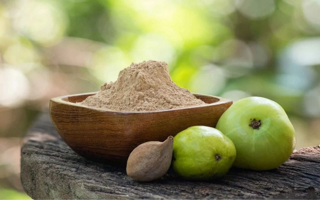 बिना शरीर को जाने कर रहे हैं त्रिफला का सेवन, वात प्रवृत्ति वाले जान लें नुकसान