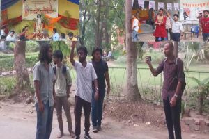 Uproar-over-Ram-Navami-celebrations-at-Jadavpur-University-ABVP-and-Leftist-students-clash!
