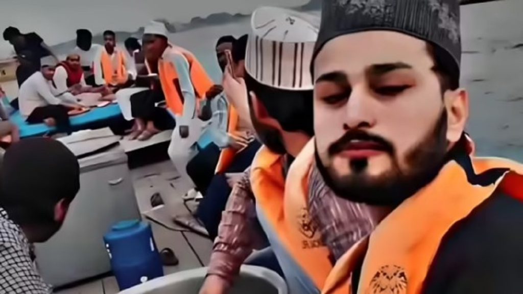 गंगा नदी में इफ्तार; मांस के टुकड़े नदी में फेंकने वाले 14 लोग गिरफ्तार