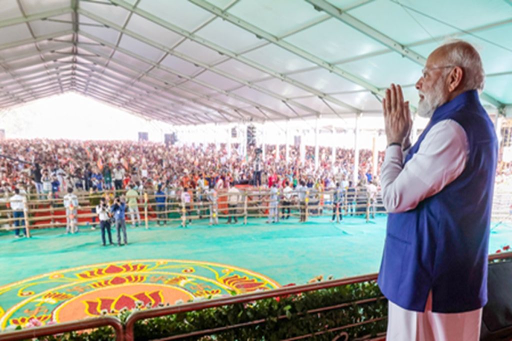 बंगाल में दूसरे चरण से पहले मोदी बोले भय नहीं भरोसा चाहिए!