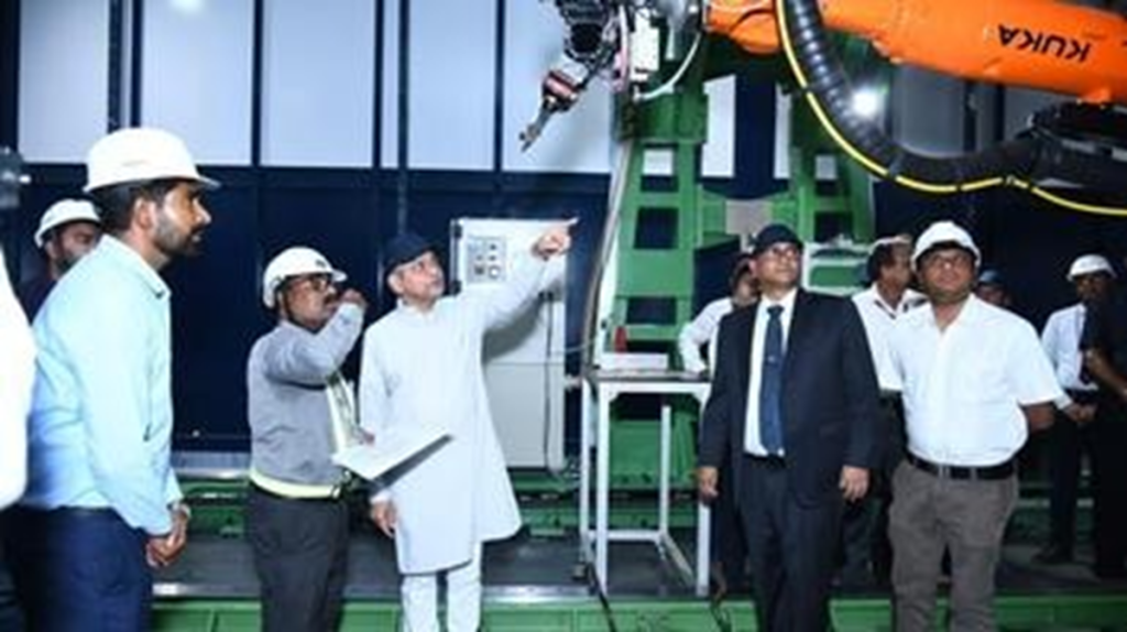अश्विनी वैष्णव ने स्वदेशी बुलेट ट्रेन कारखाने का किया उद्घाटन