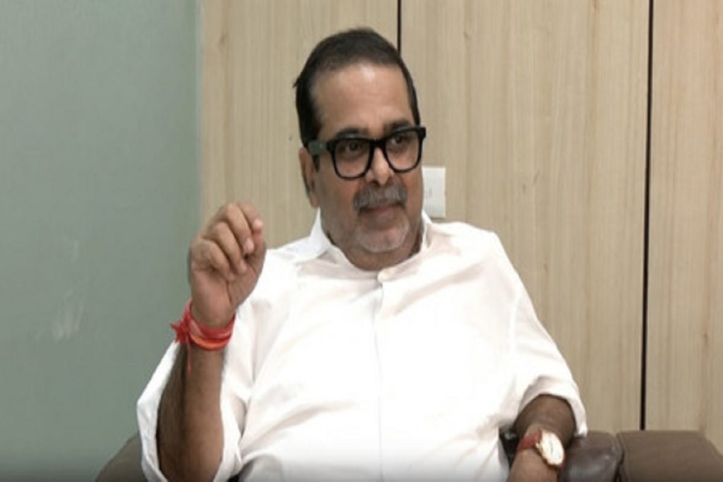 केजरीवाल चार्टर्ड प्लेन विवाद पर अवध ओझा का तीखा तंज बयान!