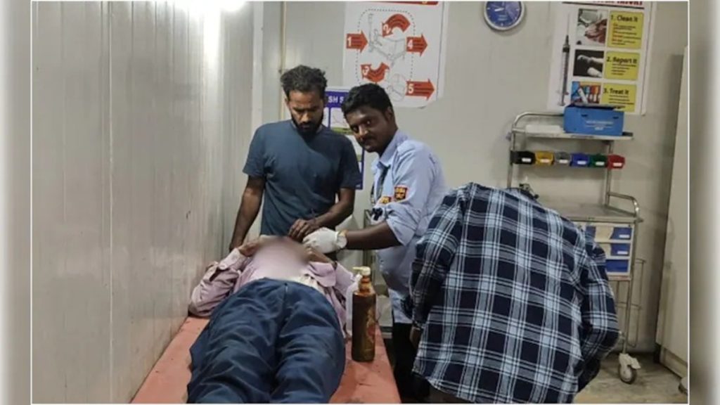 बिहार के सरकारी अस्पताल में सिक्योरिटी गार्ड ने मरीज को लगाए टांके, मचा हड़कंप