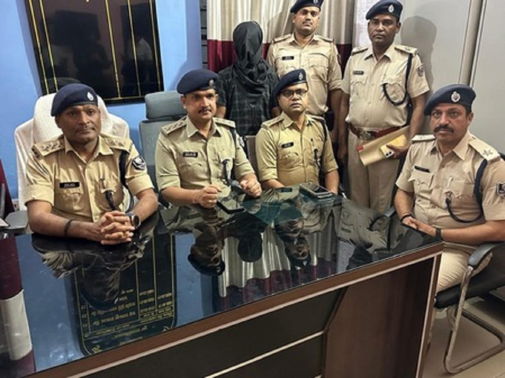 बिहार में फर्जी आधार कार्ड बनाने वाले गिरोह का भंडाफोड़