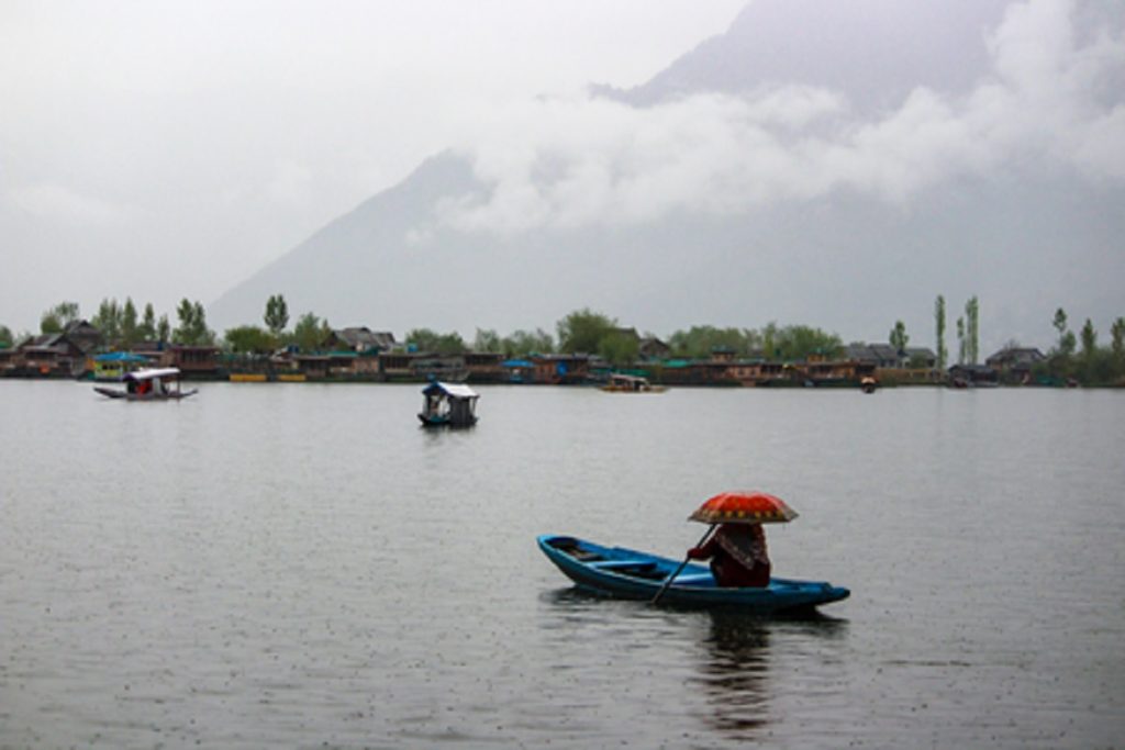 कैग रिपोर्ट में खुलासा- ‘जम्मू-कश्मीर में 697 झीलों में से 518 झीलें गायब’!