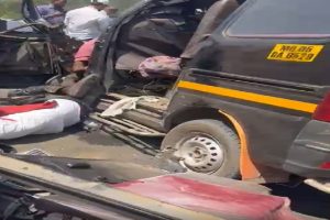 Dumper-and-Eeco-car-collide-in-Kalyan-Mumbai-nine-dead
