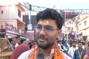 From-Anjaneri-to-Ayodhya-lakhs-of-devotees-throng-ancient-temples-on-Hanuman-Janmotsav!