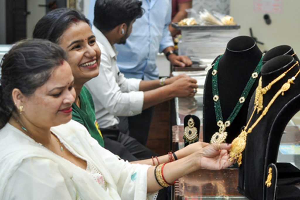भारत में सोने निवेश हिस्सेदारी 42 प्रतिशत, ईटीएफ सिक्कों मांग बढ़ी!
