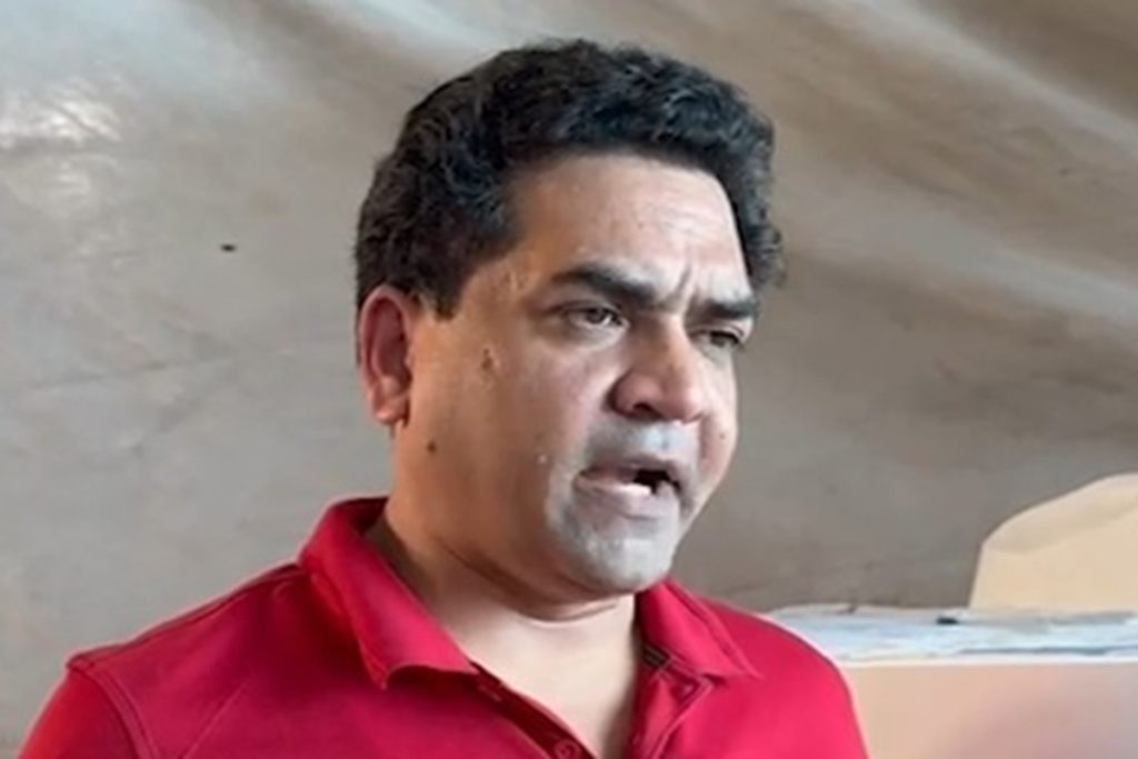 कपिल मिश्रा बोले, बापू होते तो लाठी लेकर केजरीवाल को दौड़ाते!