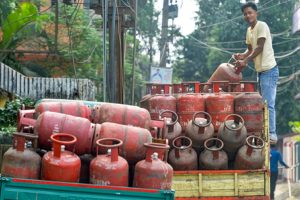 LPG-supply-is-under-control-no-need-to-panic-Delhi-CM-Rekha-Gupta
