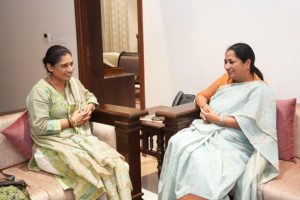 Mithali-Raj-Meets-Rekha-Gupta-Calls-Nari-Shakti-Vandan-an-Essential-Step