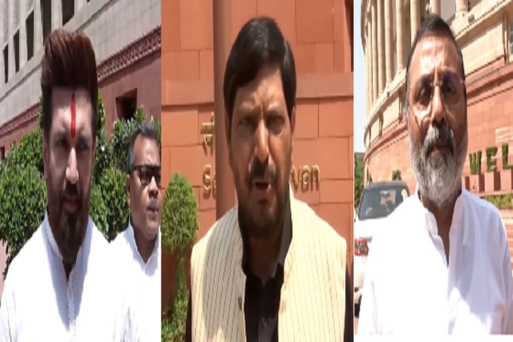 एनडीए सांसदों ने पीएम मोदी के कदम को सराहा, महिलाओं के सम्मान का दिन