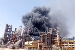 Rajasthan Refinery Fire: Narendra Modi's Inauguration Ceremony Postponed. The Ministry of Petroleum and Natural Gas announced on Monday that the inauguration ceremony of the HRRL refinery by Prime Minister Narendra Modi—originally scheduled for April 21, 2026—has been temporarily postponed following a fire incident near the refinery's Crude Distillation Unit (CDU). The Ministry stated that the fire has been brought under control and there are no reports of any casualties. In a post on the social media platform 'X', the Ministry added that an investigation has been initiated to ascertain the causes of the incident, and necessary corrective measures will be implemented. A new date for the inauguration will be announced shortly. Reports indicate that the sudden outbreak of fire on Monday at the Pachpadra refinery, located in Rajasthan's Barmer district, caused a scene of chaos and commotion at the site. This incident occurred just one day prior to the scheduled inauguration, heightening concerns among officials, particularly given that the refinery is situated approximately one kilometer away from the venue of the event.