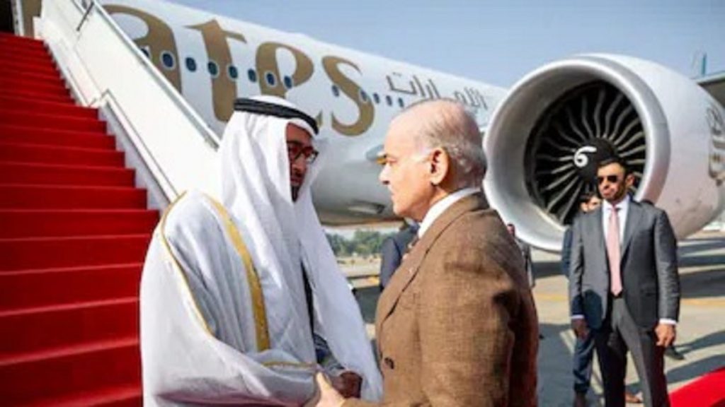 पाकिस्तान 3.5 अरब डॉलर का कर्ज लौटाओ!