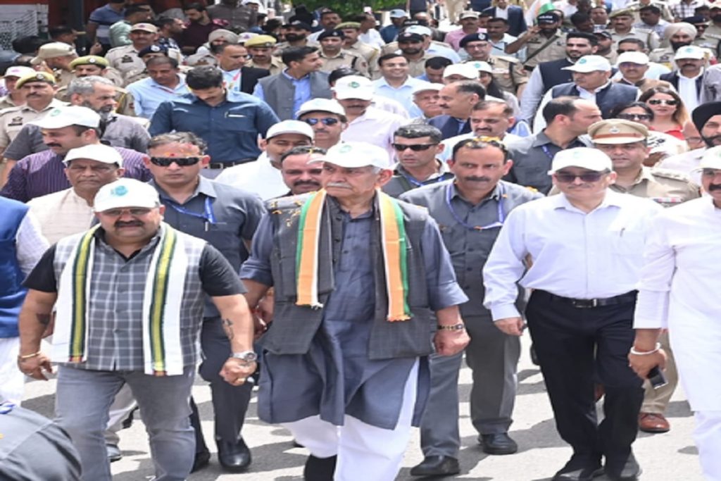 जम्मू-कश्मीर में ड्रग तस्करों के पासपोर्ट-आधार रद्द होंगे, एलजी ने की घोषणा 