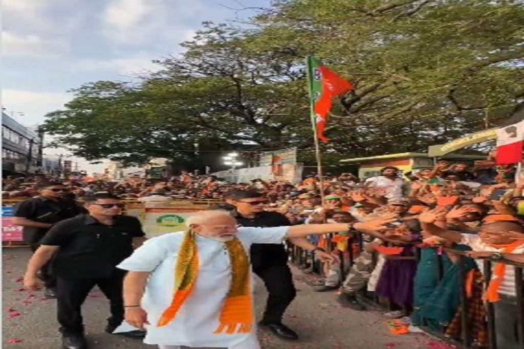 तमिलनाडु: कन्याकुमारी के नागरकोइल में पीएम मोदी का मेगा रोड शो, उमड़ी भारी भीड़