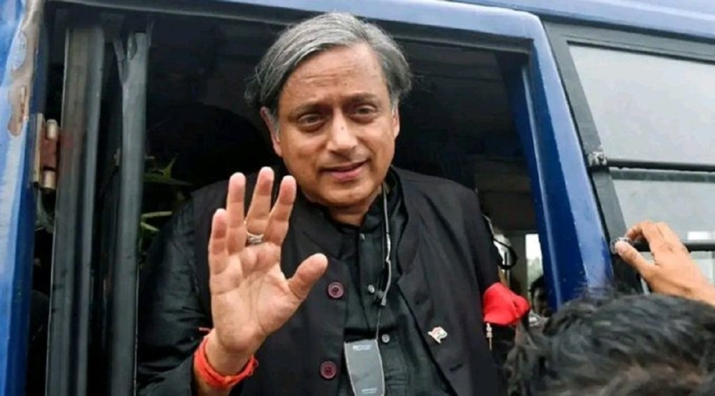 केरल में शशि थरूर के काफिले पर हमला, सुरक्षाकर्मी से मारपीट