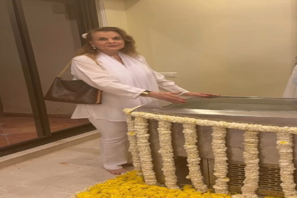 आशा भोसले की याद में भावुक सितारे, मुमताज ने वीडियो साझा किया