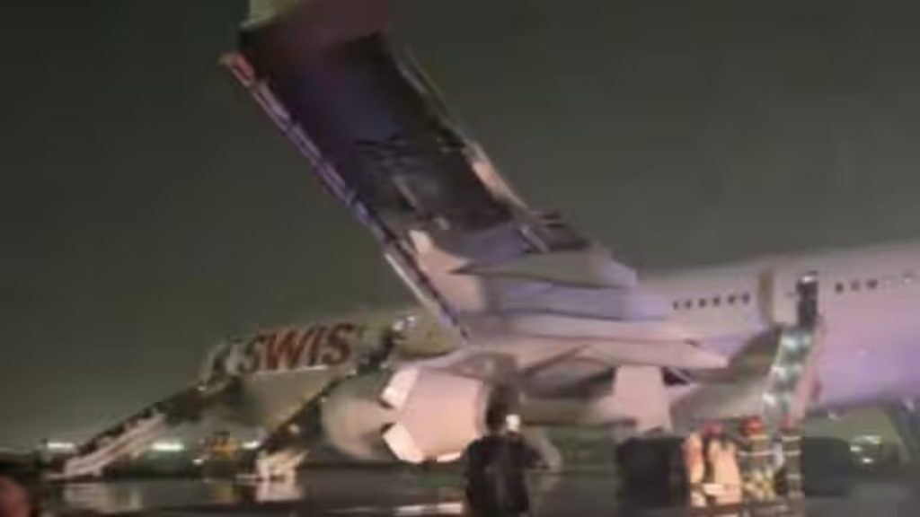 दिल्ली एयरपोर्ट पर स्विस एयर की फ्लाइट में आग का धुंआ ; आपातकालीन निकासी के दौरान 6 यात्री घायल