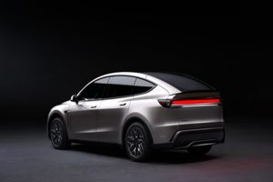 Tesla-Launches-Six-Seater-Model-Y-L-in-India-Deliveries-to-Begin-in-June