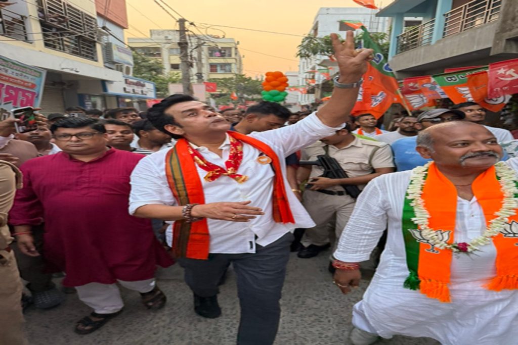 ​बंगाल को विकास की पटरी पर लाने के लिए भाजपा की सरकार बनानी ही पड़ेगी: रवि किशन