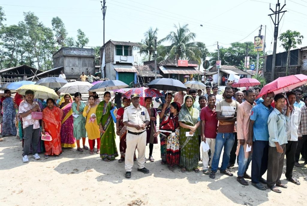 पश्चिम बंगाल और तमिलनाडु दोनों राज्यों में अब तक का सबसे अधिक वोटिंग प्रतिशत दर्ज