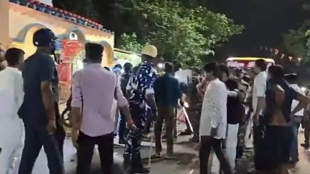 TMC के गुंडों ने भाजपा उम्मीदवार के घर पर की बमबारी और फायरिंग! CISF जवान घायल