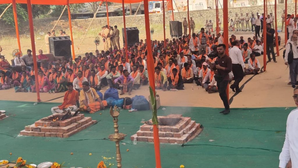 पालघर: विहिप और बजरंग दल की मदत से 251 जनजातिय परिवारों ने की घरवापसी