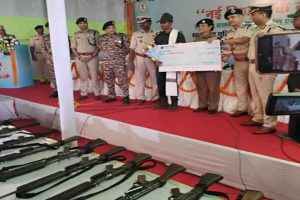 27-Naxals-Surrender-in-Jharkhand-Six-Carried-a-Reward-of-₹5-Lakh-Each