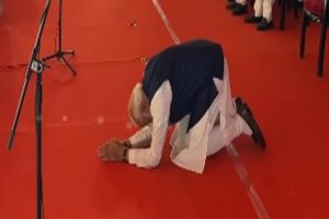 A-Tribute-to-the-Peoples-Power-PM-Modi-Prostrates-on-the-Oath-Taking-Platform