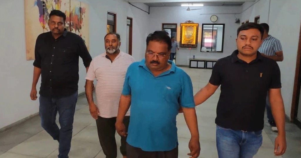 फर्जी ‘आईबी कॉल’ करने वाला AAP वडोदरा का अध्यक्ष अशोक ओझा गिरफ्तार; पार्टी के आरोपों ने लिया उल्टा मोड़