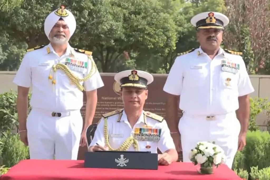 नौसेना के नए उप-प्रमुख बने वाइस एडमिरल अजय कोचर; INS विक्रमादित्य से लेकर पश्चिमी बेड़े तक संभाली बड़ी जिम्मेदारियां