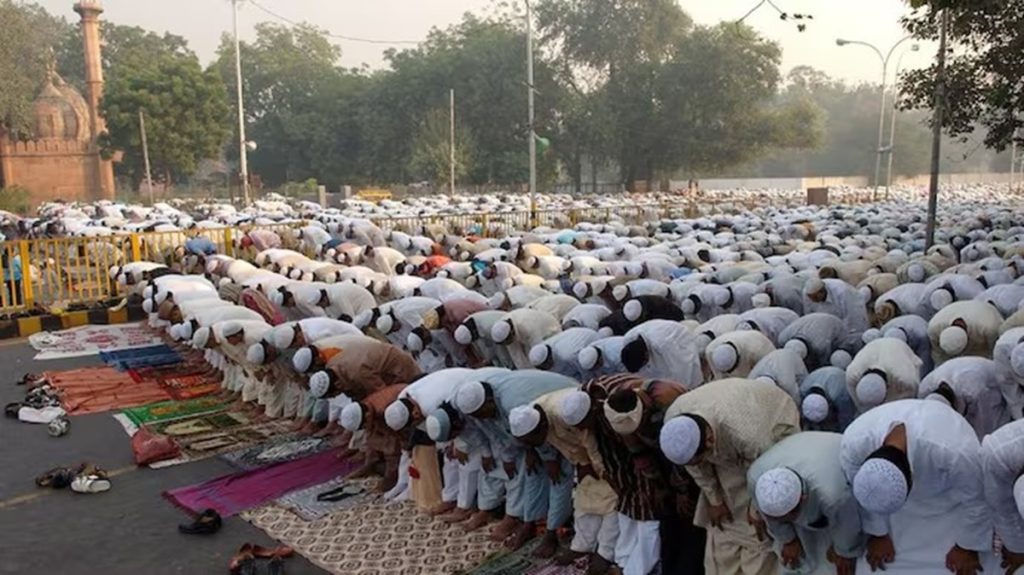 इलाहाबाद हाईकोर्ट का बड़ा फैसला—सार्वजनिक स्थान पर नमाज पढ़ना मौलिक अधिकार नहीं