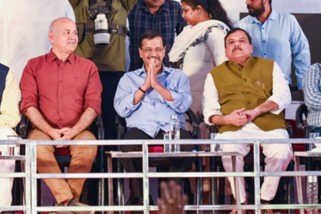 दिल्ली हाई कोर्ट का बड़ा एक्शन, केजरीवाल-सिसोदिया समेत नेताओं को अवमानना नोटिस!