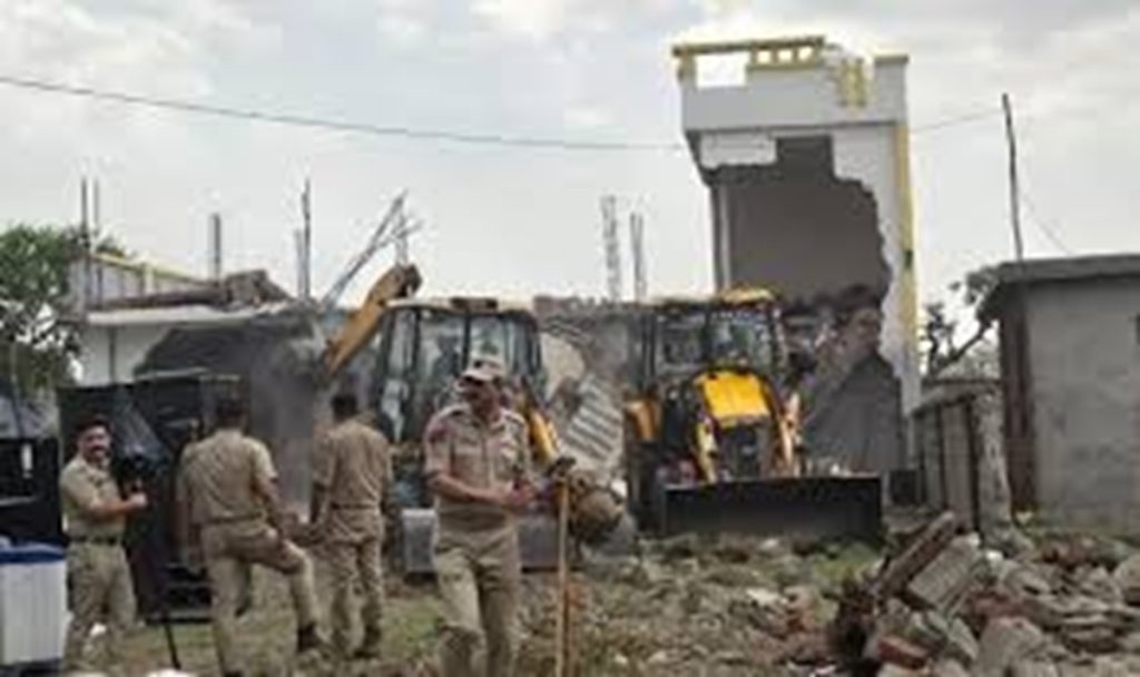 जम्मू-कश्मीर में ड्रग तस्कर की ₹1 करोड़ की अवैध संपत्ति ध्वस्त