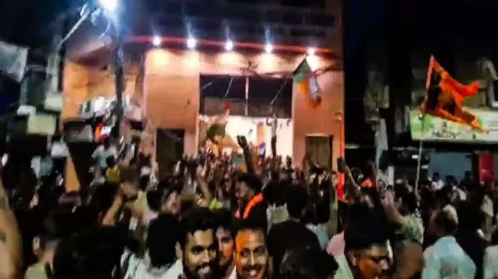 भाजपा की प्रचंड जीत के बाद वर्षों से बंद दुर्गा मंदिर खुला