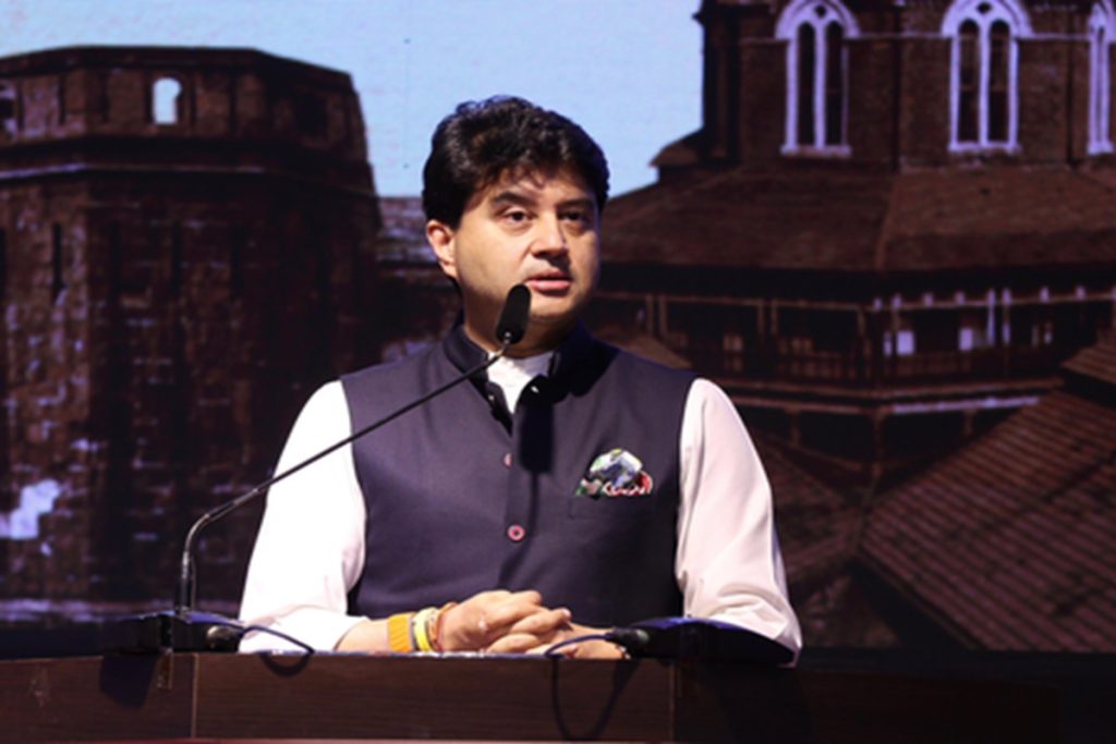 सिक्किम दौरे में सिंधिया ने पीएम अपील पर काफिला छोटा किया!