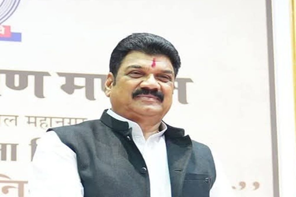 पश्चिम बंगाल में भाजपा की जीत पर मध्य प्रदेश के मंत्री ने बांटी झालमुड़ी!
