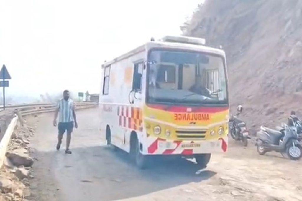 महाराष्ट्र रायगढ़ हादसा: खाई में वाहन गिरा, 8 की मौत, सीएम ने जताया दुःख!