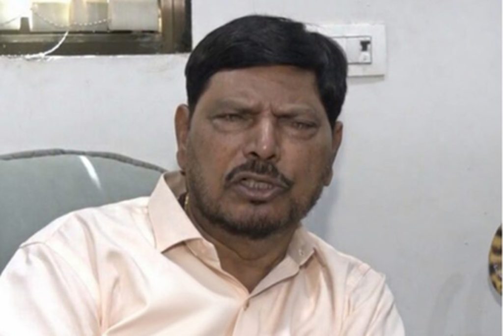 ममता बनर्जी ने 15 सालों में बंगाल को कंगाल बनाने का काम किया: रामदास आठवले!