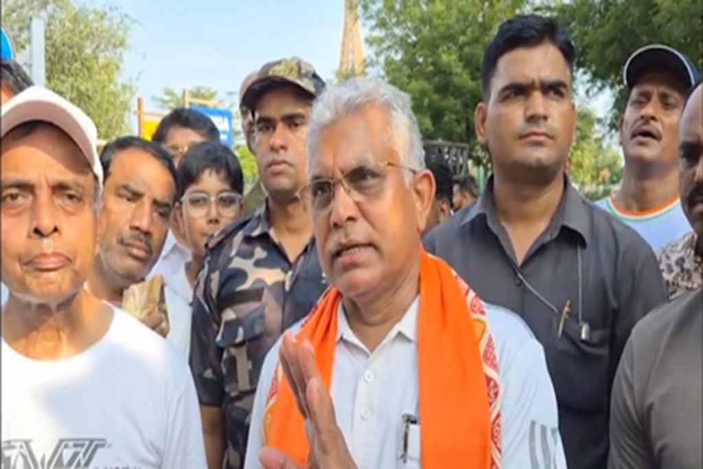ममता बनर्जी भ्रम में न रहें, मुख्यमंत्री की कुर्सी आपकी पैतृक संपत्ति नहीं: दिलीप घोष!